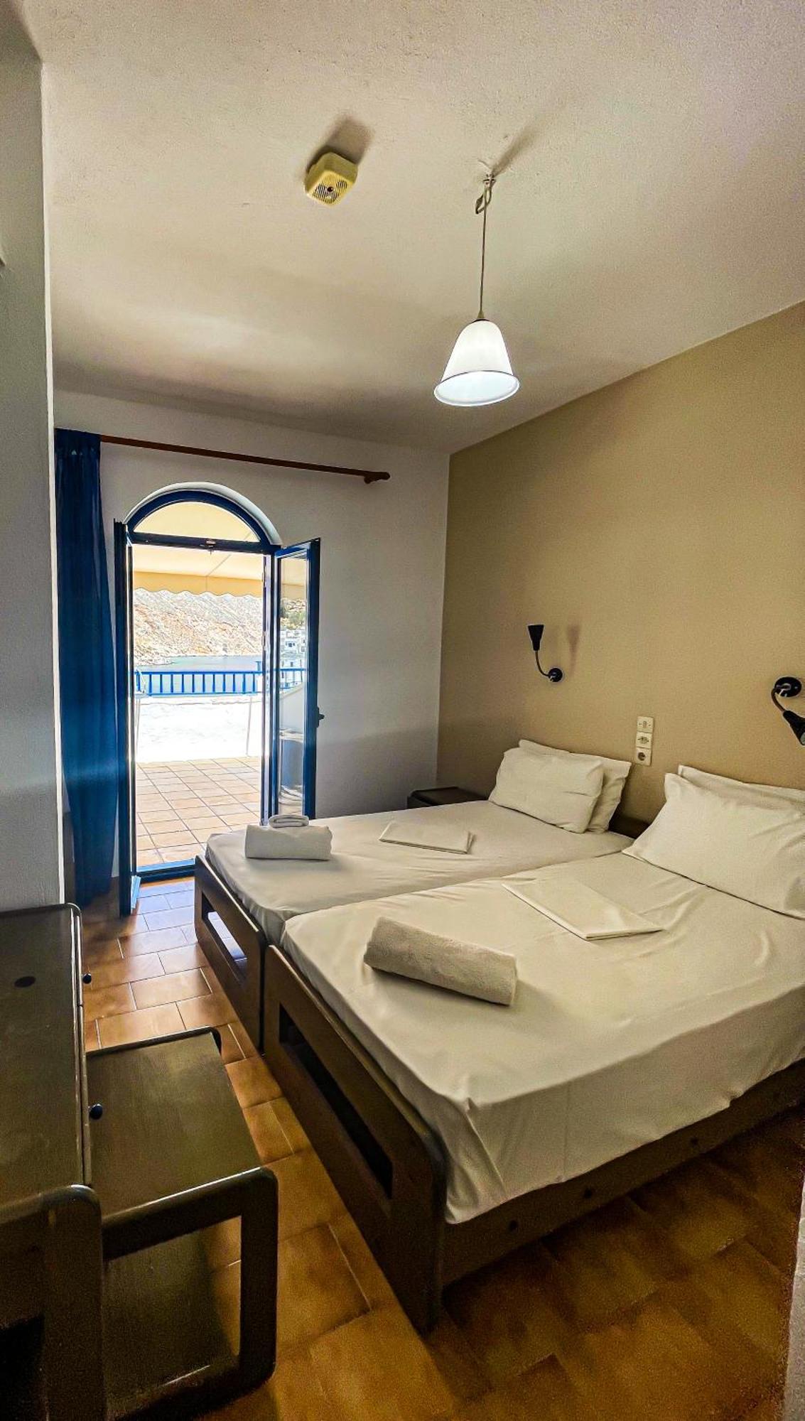 The Blue House Hotell Loutro Exteriör bild