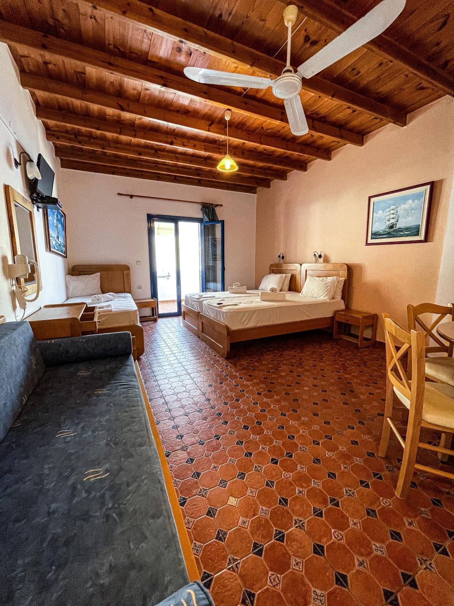 The Blue House Hotell Loutro Exteriör bild